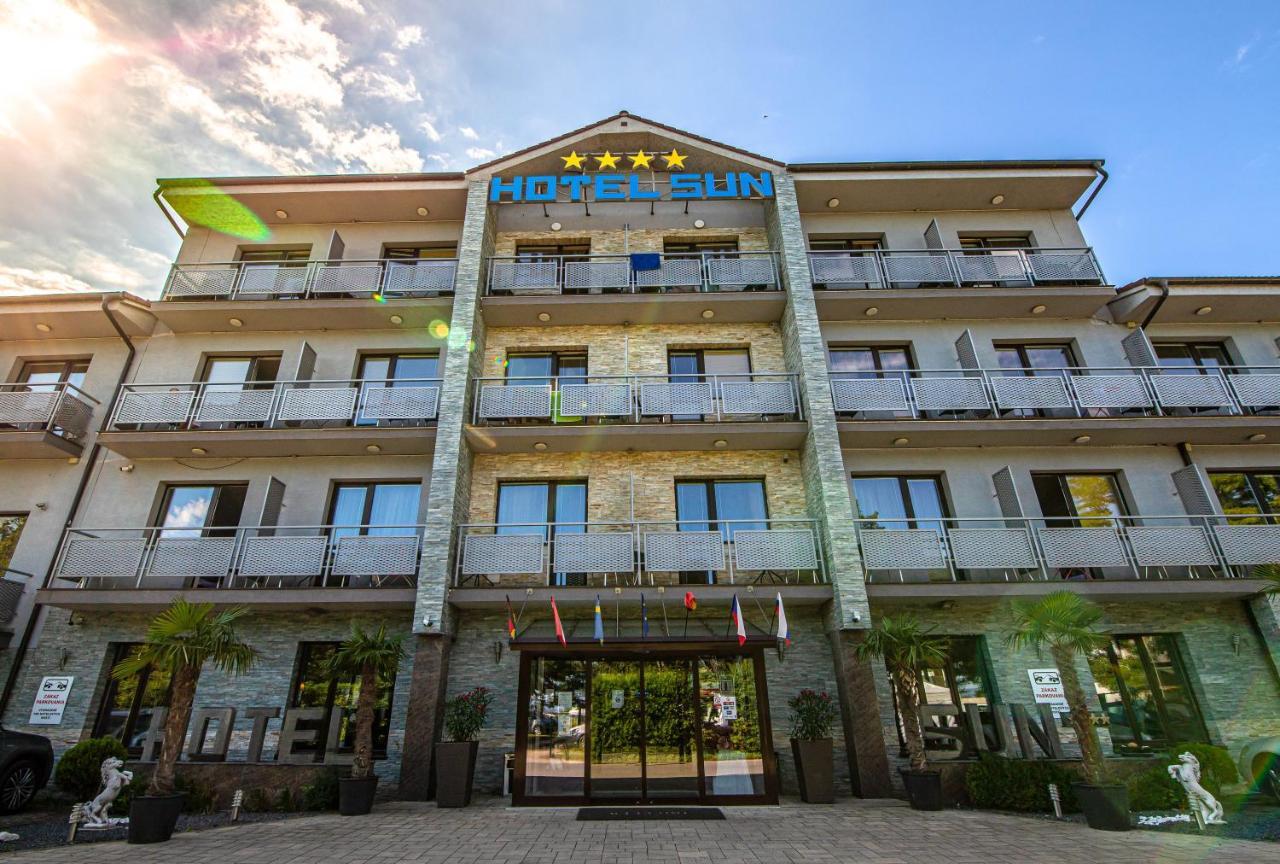 Hotel Sun Senec Buitenkant foto