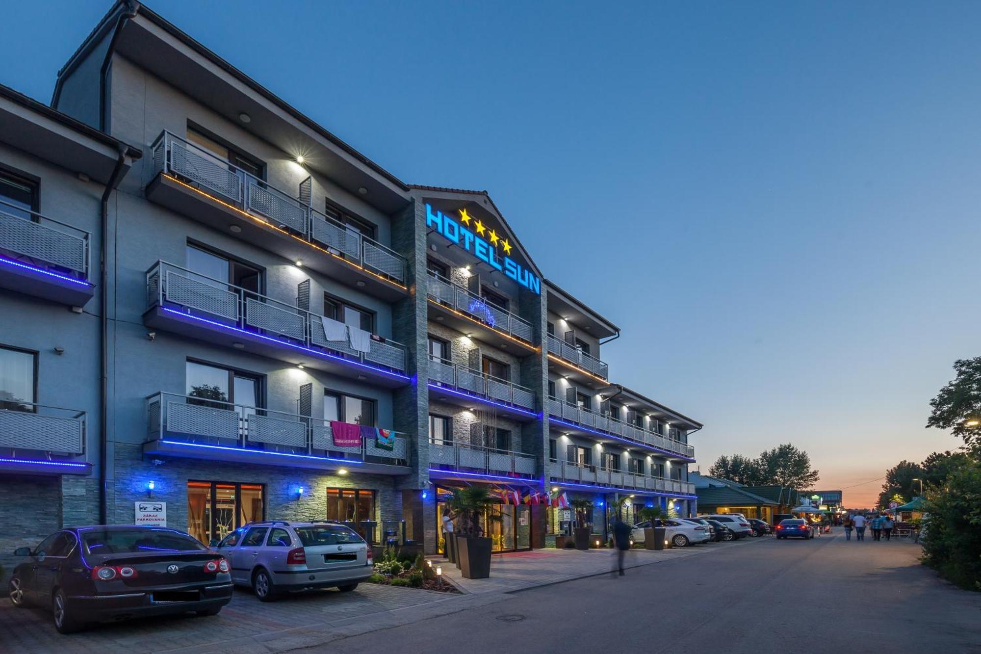 Hotel Sun Senec Buitenkant foto